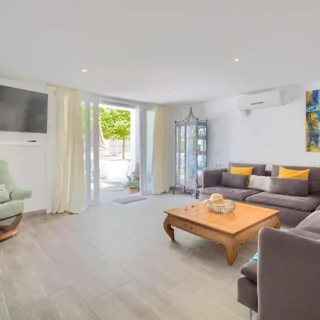 Stylish House In 5 Star Location Few Steps From Butibamba