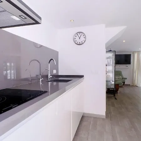 Stylish House In 5 Star Location Few Steps From Butibamba 別荘 *